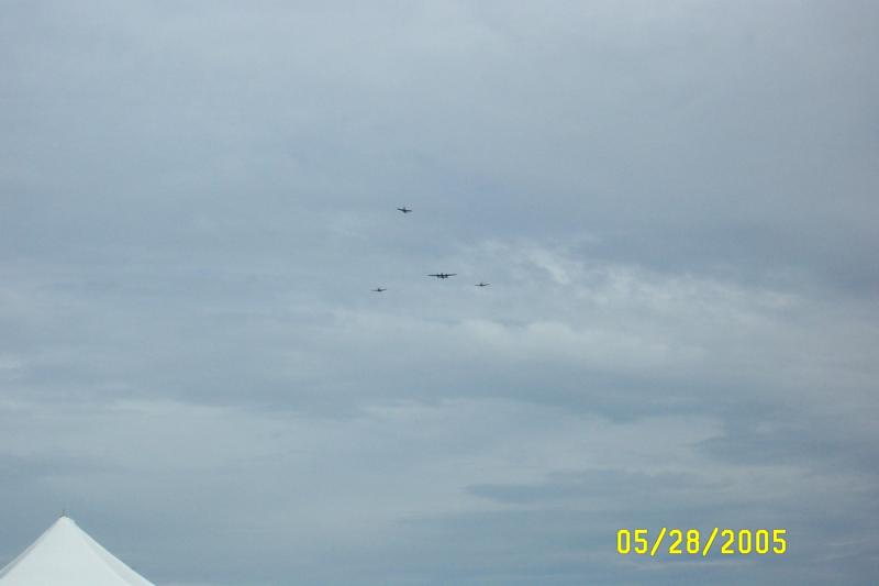 Missing Man formation for Don Hinz.JPG